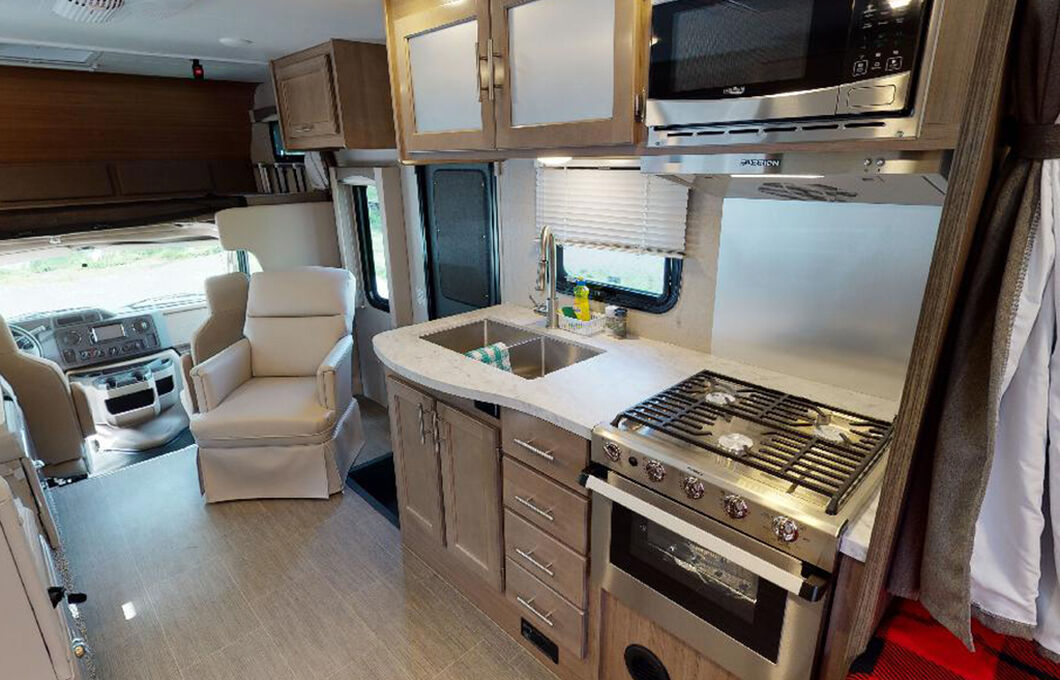 Class C Motorhome-Large (C-Large), , hi-res image number 19